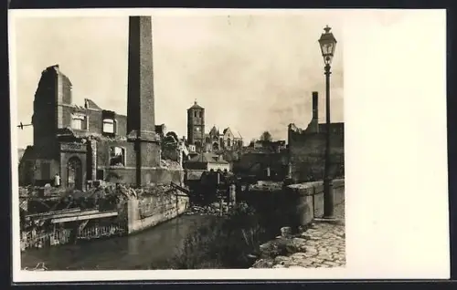 Foto-AK Rethel /Aisne, Panorama de la ville détruite