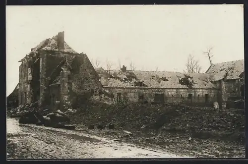 Foto-AK Rocquigny /Bapaume, Panorama de le village détruit