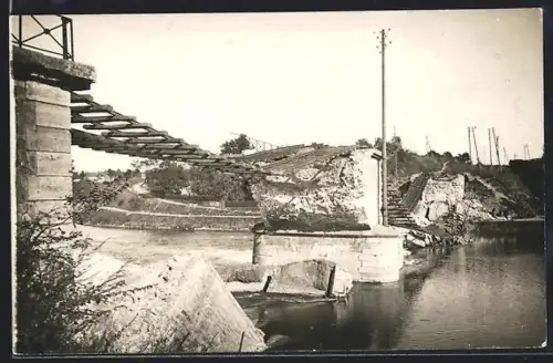 Foto-AK Charleville, Un pont détruit