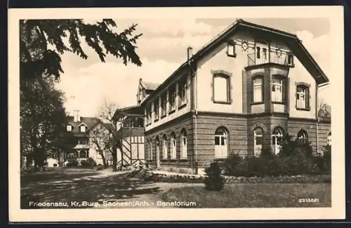 AK Friedensau, Sanatorium vom Weg aus