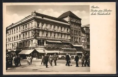 AK Berlin, Passanten Unter den Linden, Ecke Friedrichstrasse, Cafe Schön