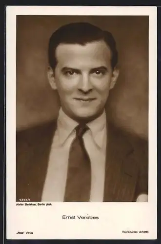 AK Schauspieler Ernst Verebes lächelnd im Anzug posierend