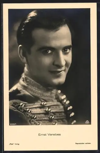 AK Schauspieler Ernst Verebes in Uniform porträtiert
