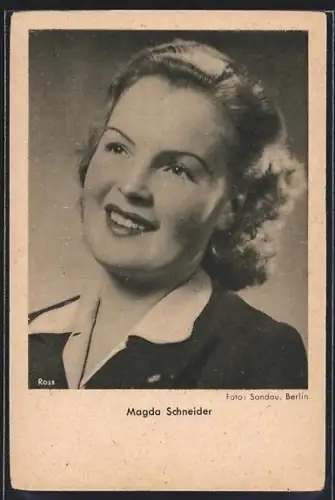 AK Schauspielerin Magda Schneider mit bildschönem Lächeln
