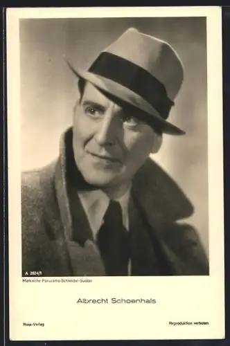 AK Schauspieler Albrecht Schoenals mit Hut und Mantel posierend
