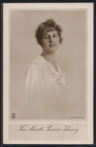 AK Schauspieler Marietta Piccaver Johanny in weissem Kleid
