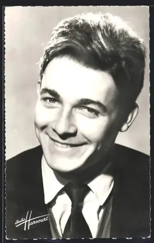 AK Schauspieler Jacques Charrier in die Kamera lächelnd