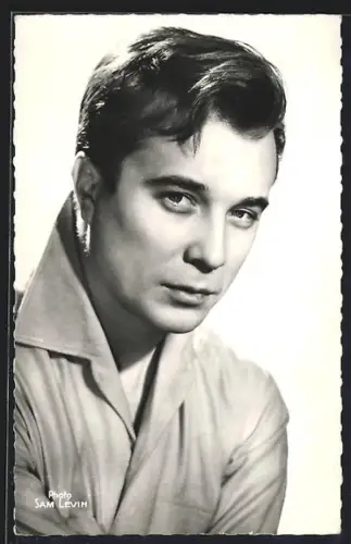 AK Schauspieler Philippe Lemaire mit charmantem Blick