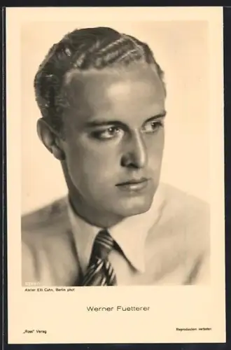 AK Schauspieler Werner Fuetterer mit blondem Haar seitlich blickend