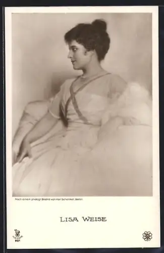 AK Schauspielerin Lisa Weise mit Dutt