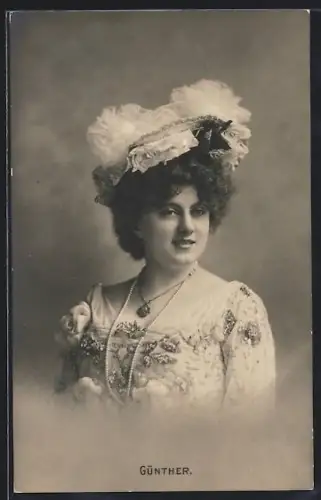 AK Opernsängerin Mizzi Günther mit elegantem Hut