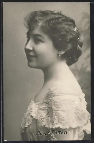 AK Schauspielerin Silten im Spitzenkleid