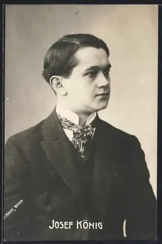 AK Schauspieler Josef König im Anzug mit Krawatte