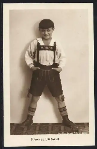 AK Schauspieler Franzl Urbani im Lederhosen porträtiert