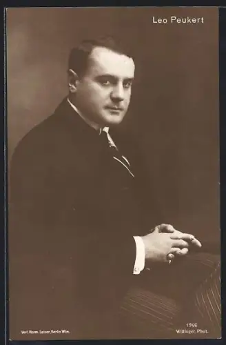 AK Schauspieler Leo Peukert schaut seitlich