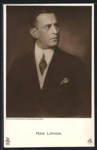 AK Schauspieler Max Landa im Anzug mit ernsten Blick zur Seite schauend