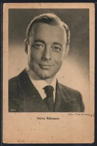 AK Schauspieler Heinz Rühmann im Anzug mit Krawatte