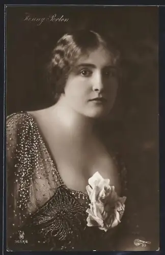 AK Schauspielerin Henny Porten mit Ansteckblume