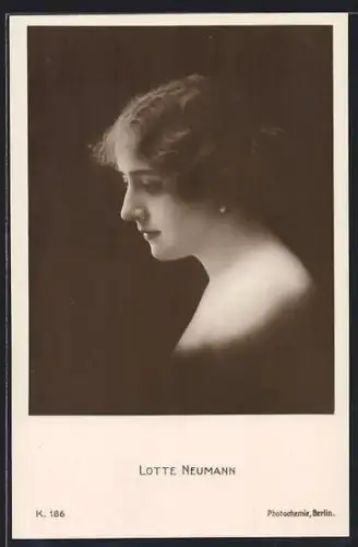 AK Schauspielerin Lotte Neumann in dem Stück Die Bettlerin von Sant Marien