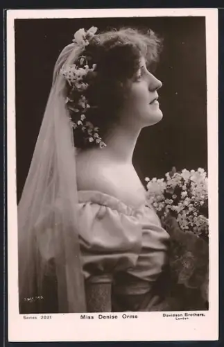 AK Theaterschauspielerin Denise Orme im Hochzeitskleid, mit Schleier und Brautstrauss