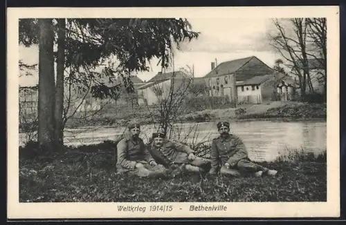 AK Betheniville, Soldats au bord de la rivière pendant la guerre 1914/15