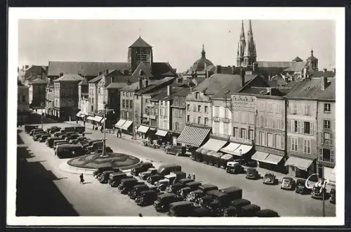 AK Châlons-sur-Marne, La Place de la République avec voitures et bâtiments historiques