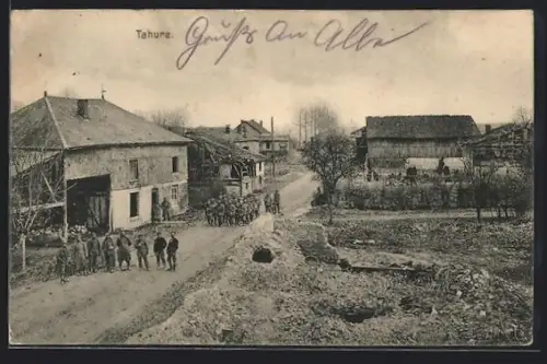 AK Tahure, Soldaten bei den Trümmern eines Hauses