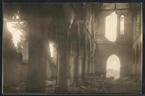 Foto-AK Binarville, Innenraum der zerschossenen Kirche 1916