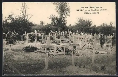AK Hurlu /Champagne, Le Cimetière militaire