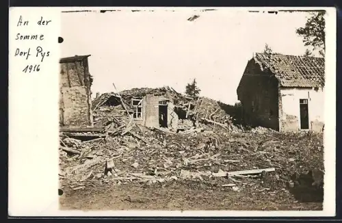 Foto-AK Somme-Py, Zerschossenes Huas während der Schlacht 1916