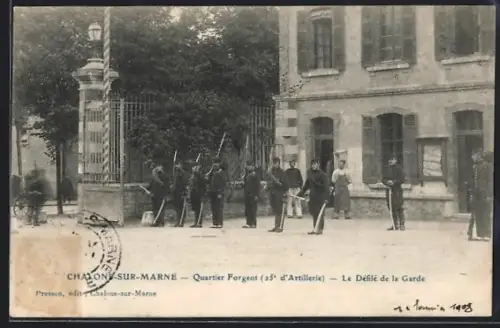 AK Châlons-sur-Marne, Quartier Forgout, 25e d`Artillerie, Le Défilé de la Garde