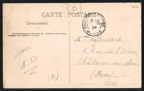 AK Somme-Suippes, L`Entrée du village avec habitants et chiens