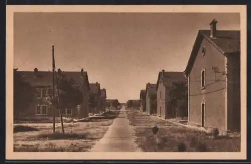 AK Mourmelon-le-Grand /Marne, Camp de Division, vue sur les bâtiments alignés le long de la rue