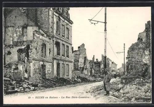 AK Reims, En ruines, La Rue Dieu-Lumière