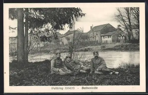 AK Bethenville, Soldats posant près de la rivière pendant la Première Guerre mondiale 1914/15