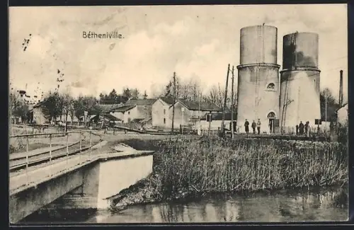 AK Bétheniville, Vue des réservoirs et du pont sur la rivière