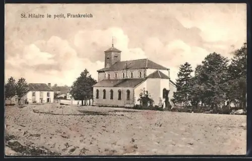 AK St. Hilaire-le-Petit, Église entourée d`arbres et maisons à proximité