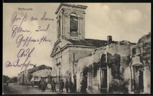 AK Hattonville, Strassenpartie mit Ruinen und Soldaten