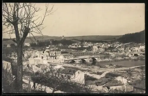 Foto-AK Saint Mihiel /Verdun, Panorama de la ville détruite