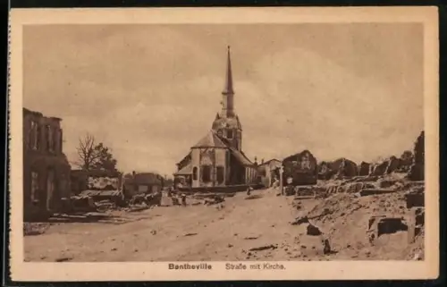 AK Bantheville, Strassenpartie mit Kirche