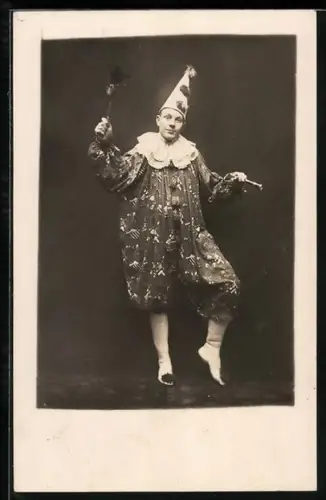 Foto-AK Narr mit Kappe, Fasching