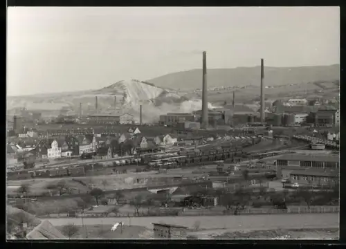 Foto-AK Goslar, Panorama mit Eisenbahnschienen und Fabriken