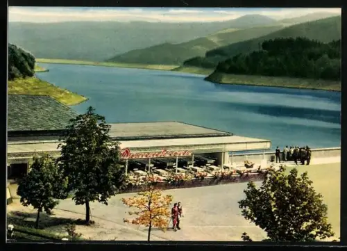 AK Osterode /Harz, Restaurant Dammkrone mit Passanten und Flusspartie im Hintergrund