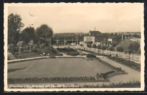 AK Glauchau i. Sa., Bahnhof mit Oswald Seyfertpartk