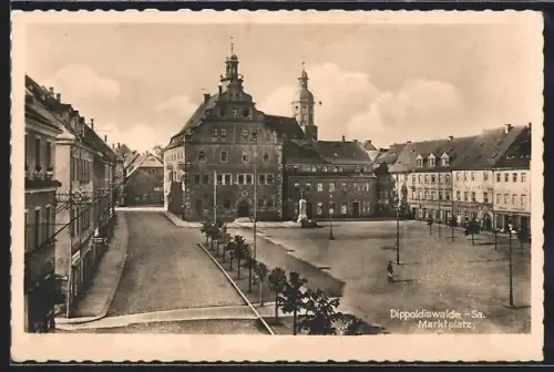 AK Dippoldiswalde /Sa., Marktplatz mit Denkmal