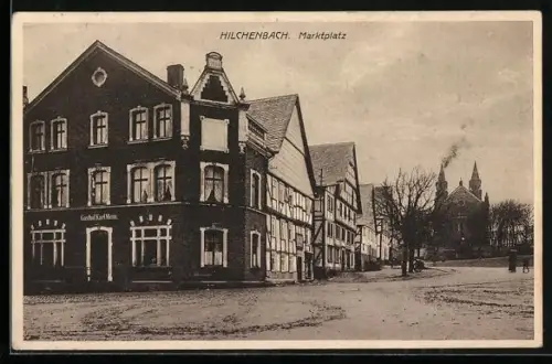 AK Hilchenbach, Marktplatz mit Gasthof Karl Menn.