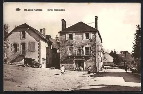 AK Bugeat /Corrèze, Hôtel Mounaux et rue principale avec voitures et passants