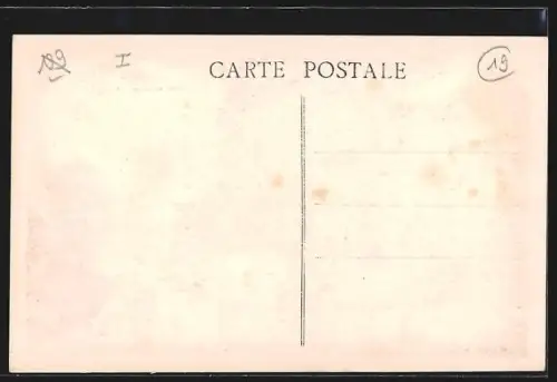 AK Auriac /Corrèze, Un coin de la Place