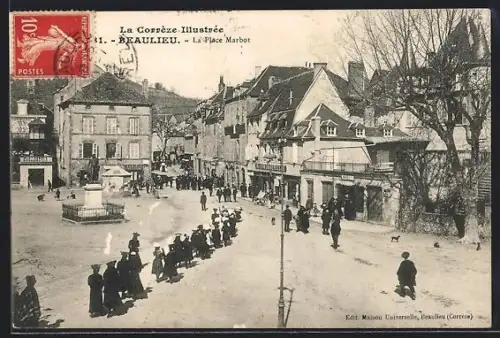 AK Beaulieu /Corrèze, La Place Marbot animée avec habitants et bâtiments historiques