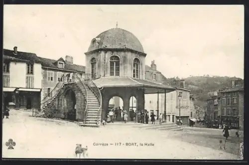 AK Bort, La Halle et la place animée avec des passants et un chien